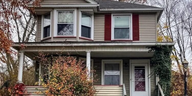 Charming Two-Story Home with Detached Garage & Private Backyard – Move-In Ready