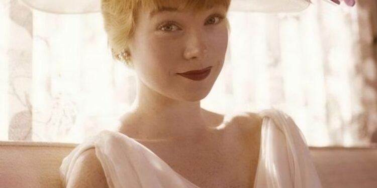 You must be older than you think if you still recognize this goddess. Beautiful, charming and talented Winning all the most prestigious awards including Oscar, Golden Globe, AFI(2012)… This year she is 90 years old with an extraordinary journey. See if you can still recognize her at 90 years old…