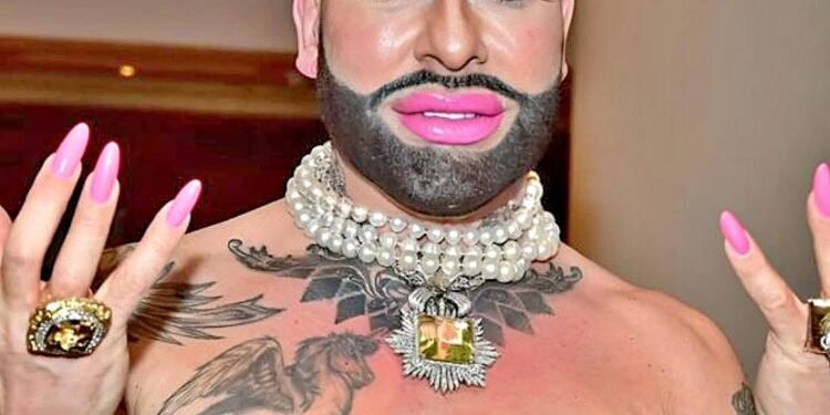 He is called the most handsome man in Germany, with a perfect appearance: this is what he looked like before