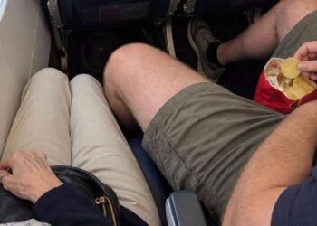 A Man Kept Manspreading Into a Womans Plane Seat for Hours When He Returned From the Restroom He Shouted What the Hell Did You Do